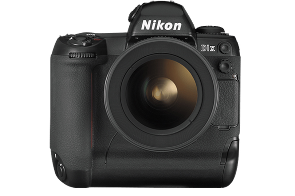 Máy ảnh Nikon D1X - 2001