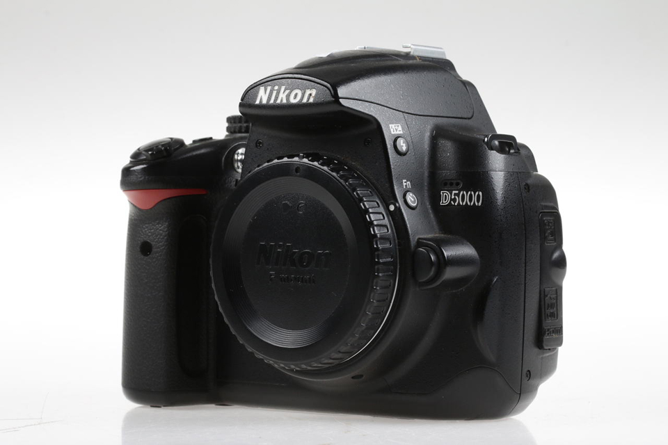 Nikon D5000 sản xuất 04/2009
